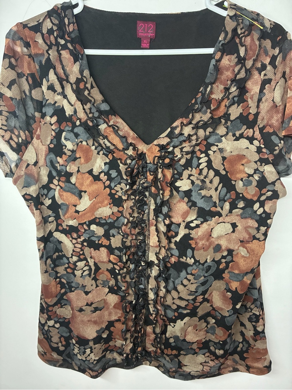 212 Collection Women's Floral V-Neck Short Sleeve Top in Black, Brown and Cream